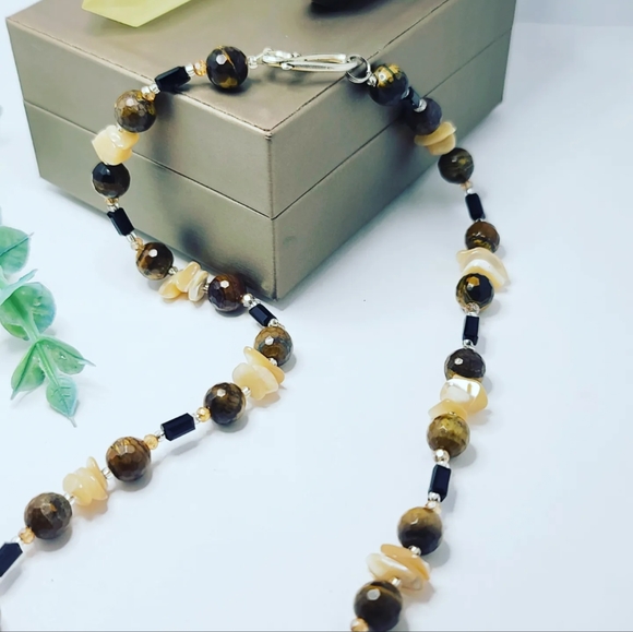 Tiger eye, Mother Of Pearl necklace - Picture 3 of 4